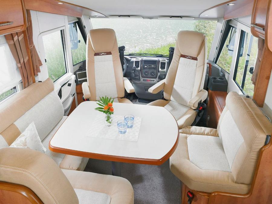 Интерьер Carthago C-Tourer I 2011 года  (фото 4 из 16)